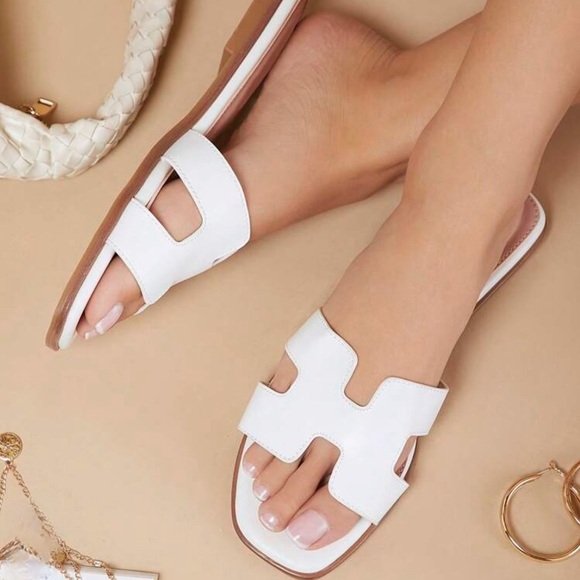 Shoes - White Flat/Slide Sandals